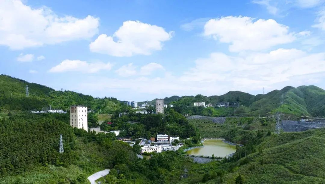 守護(hù)礦山“綠” 底色 高峰公司首個礦區(qū)生態(tài)修復(fù)工程項(xiàng)目開工