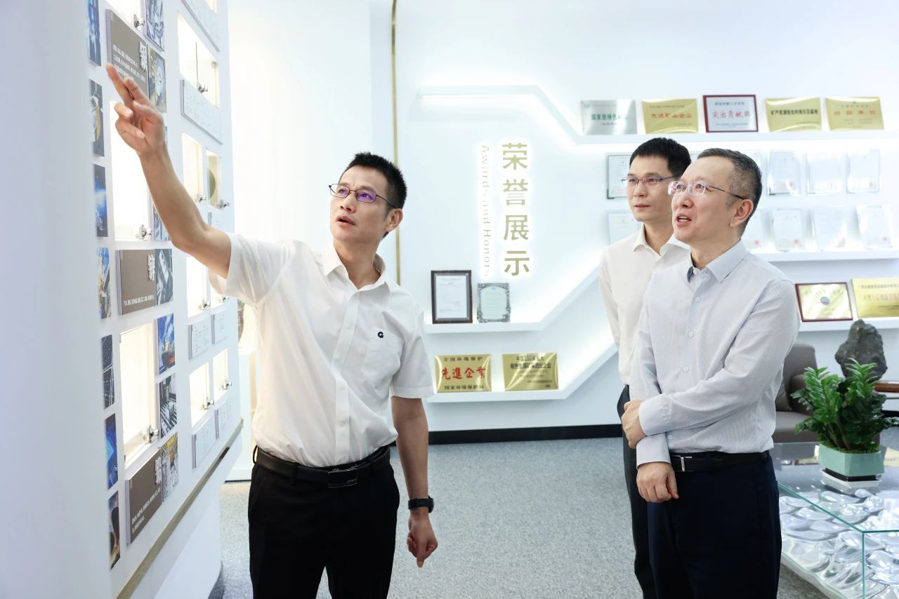 廣西證監(jiān)局黨委書記、局長戴欽公一行到華錫有色調(diào)研指導(dǎo)
